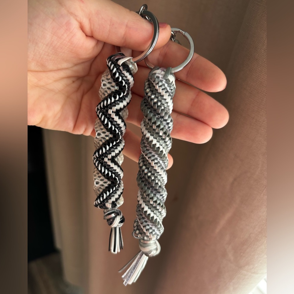 🌟Set of 2 Keychains